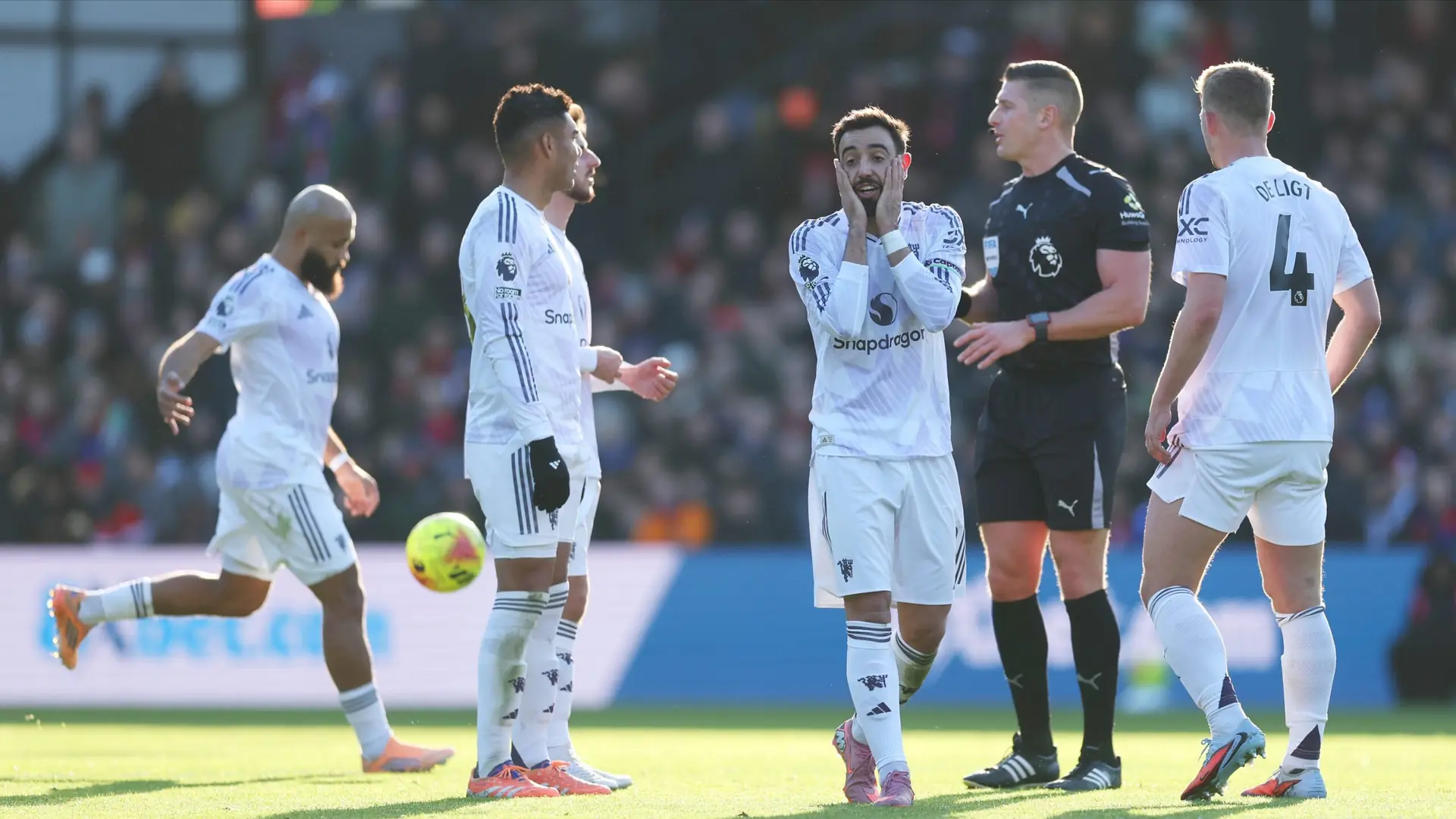 Man United ngược dòng đánh bại Crystal Palace